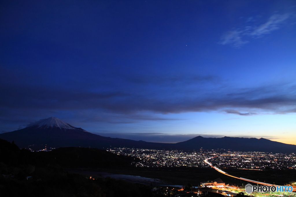 夜明けの富士山