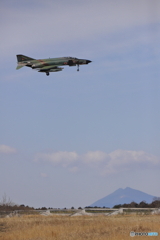 筑波山とRF-4EJ