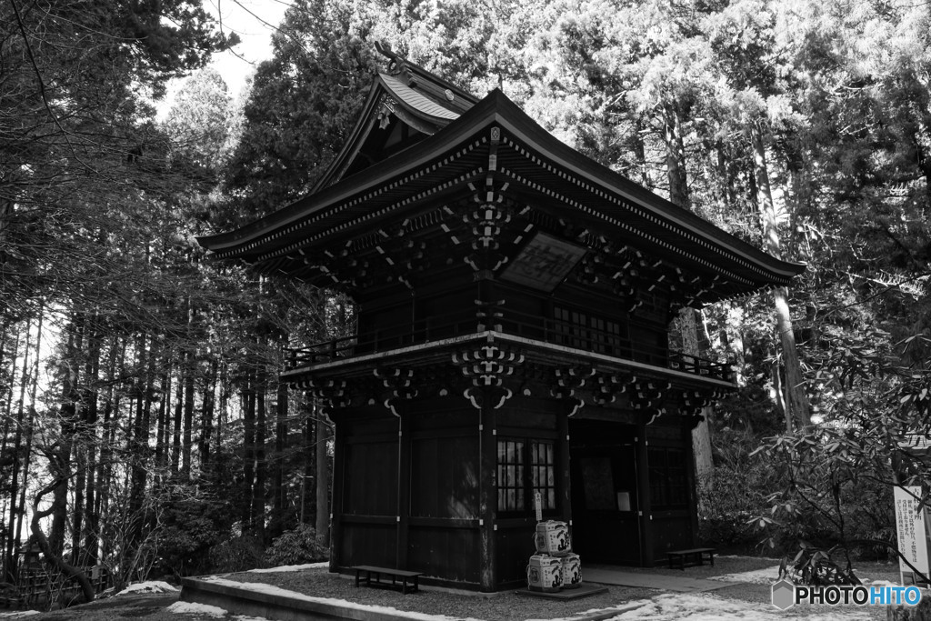 御岩神社 楼門（斜め後ろ）