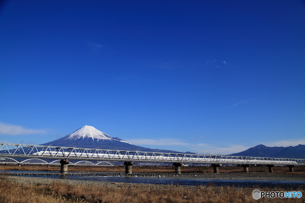 富士川を渡る新幹線700系