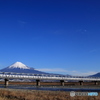 富士川を渡る新幹線700系