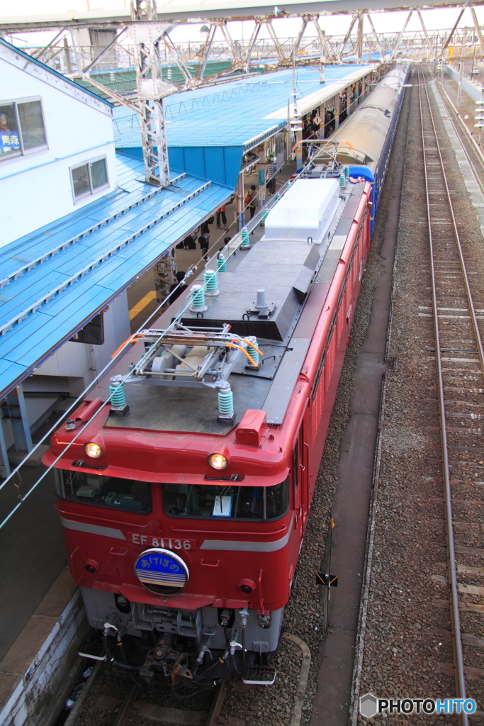 青森駅に佇む寝台特急あけぼの