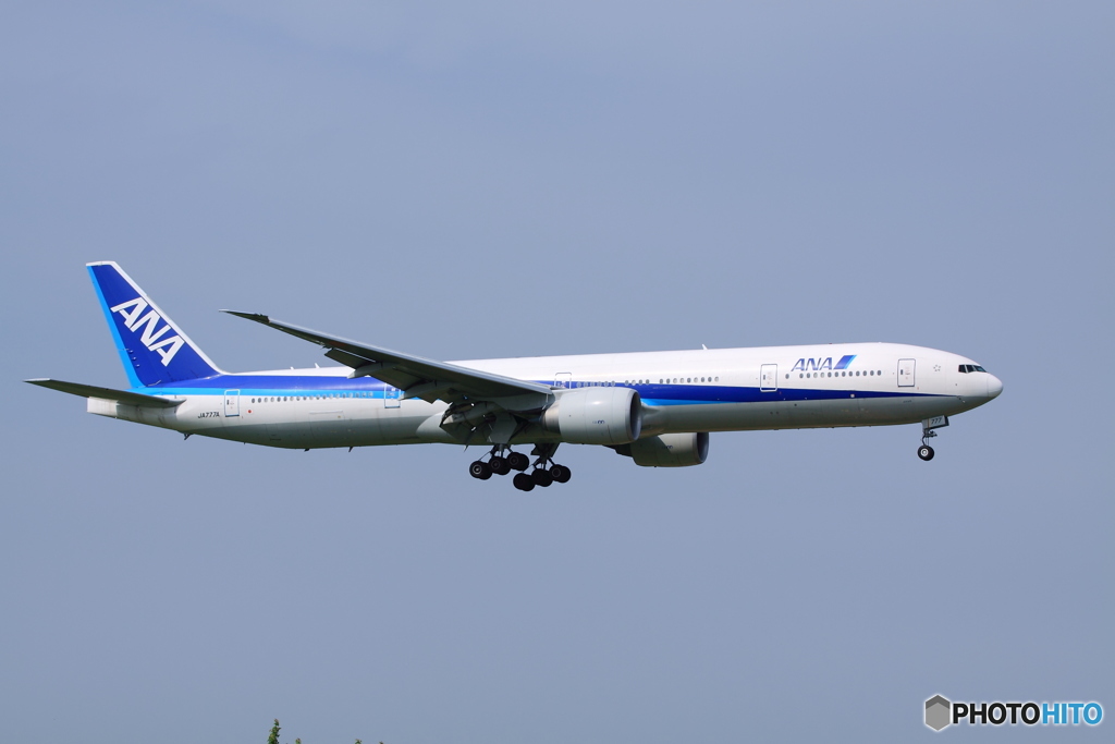 Nippon Airways Boeing 777-381/ER