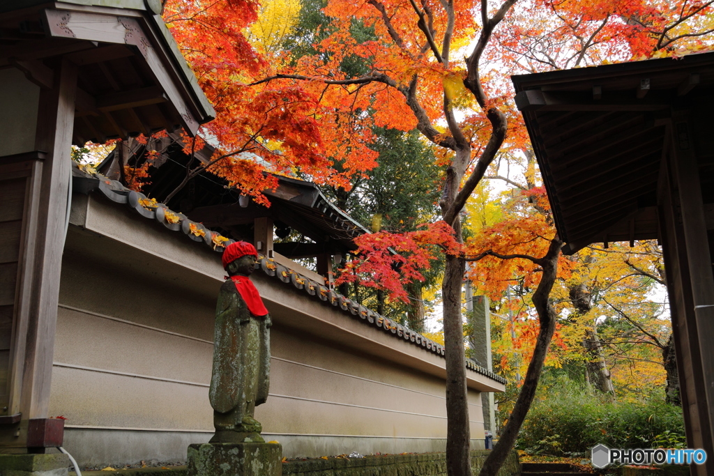 お地蔵さまと紅葉