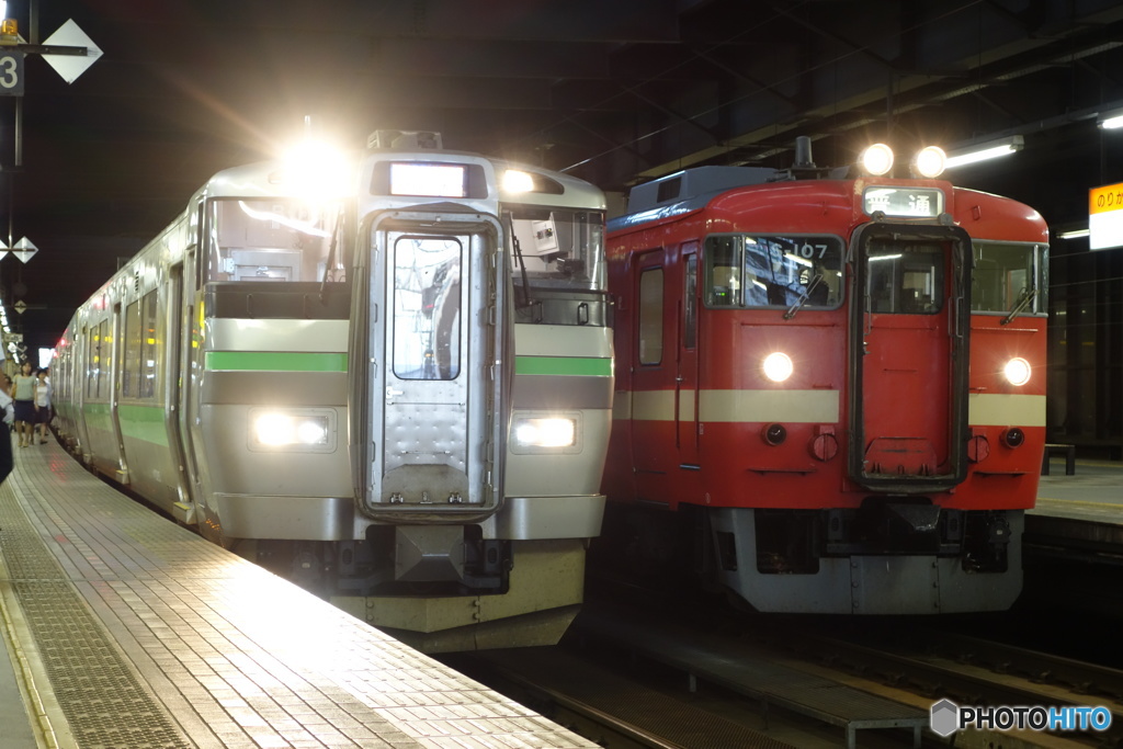 札幌駅 733系と711系