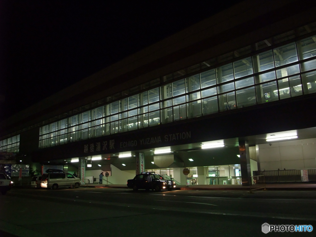 夜の越後湯沢駅 西口