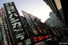 新宿西口駅の前