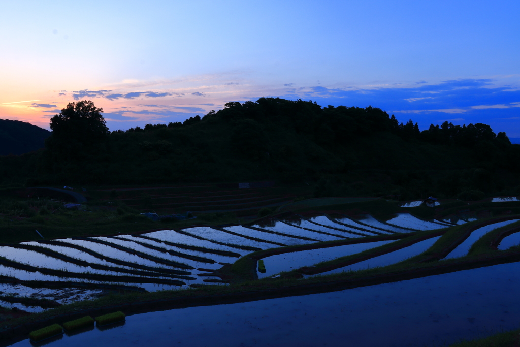 夕と夜の間を映す鏡