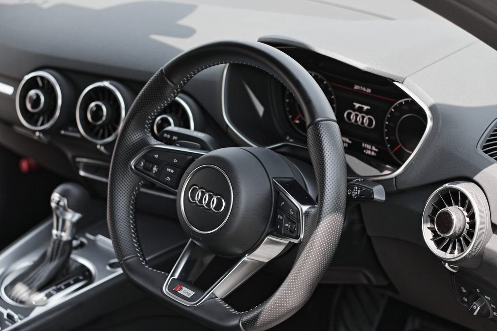 Audi TT Coupé Interior 練習③
