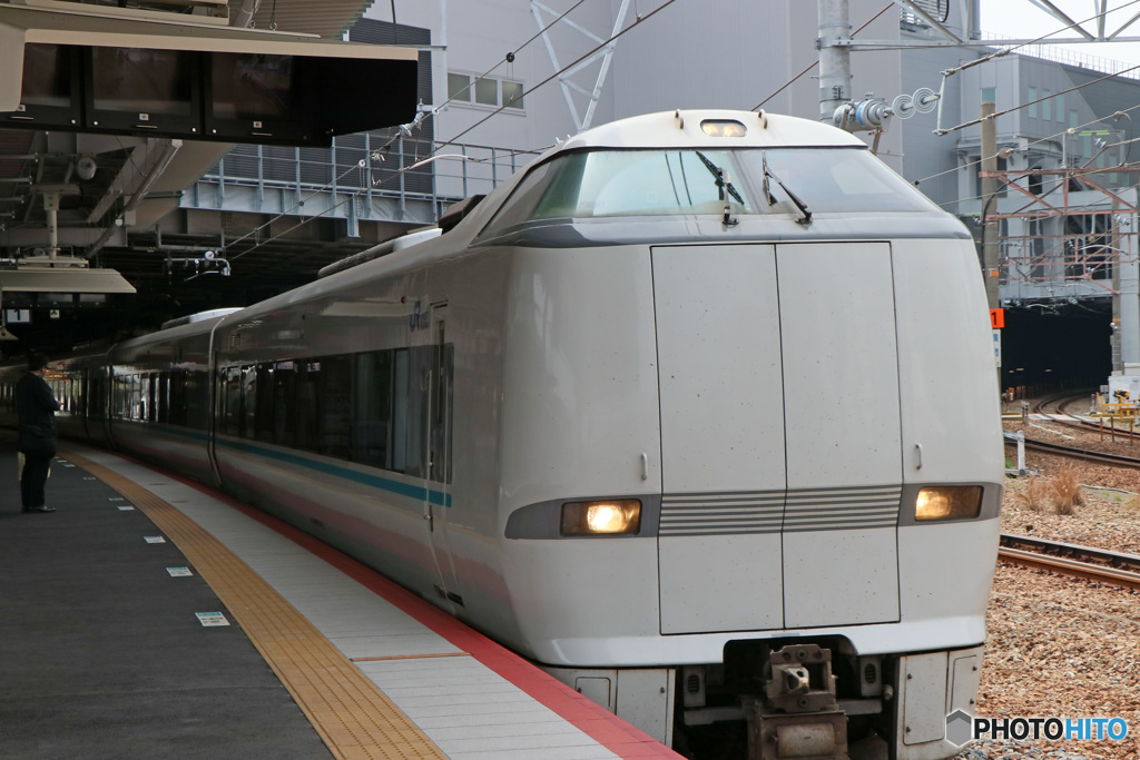 在来線　新大阪駅終着列車　回送される