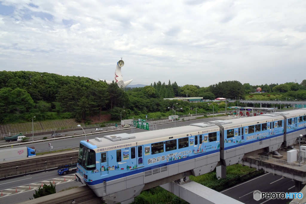 モノレールと太陽の塔