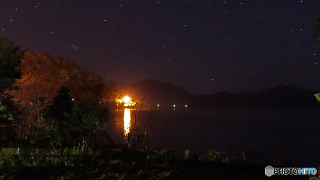 三方湖畔の夜景（ブレブレ(-_-;)）