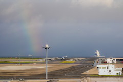 滑走路と虹
