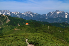 山小屋のある風景