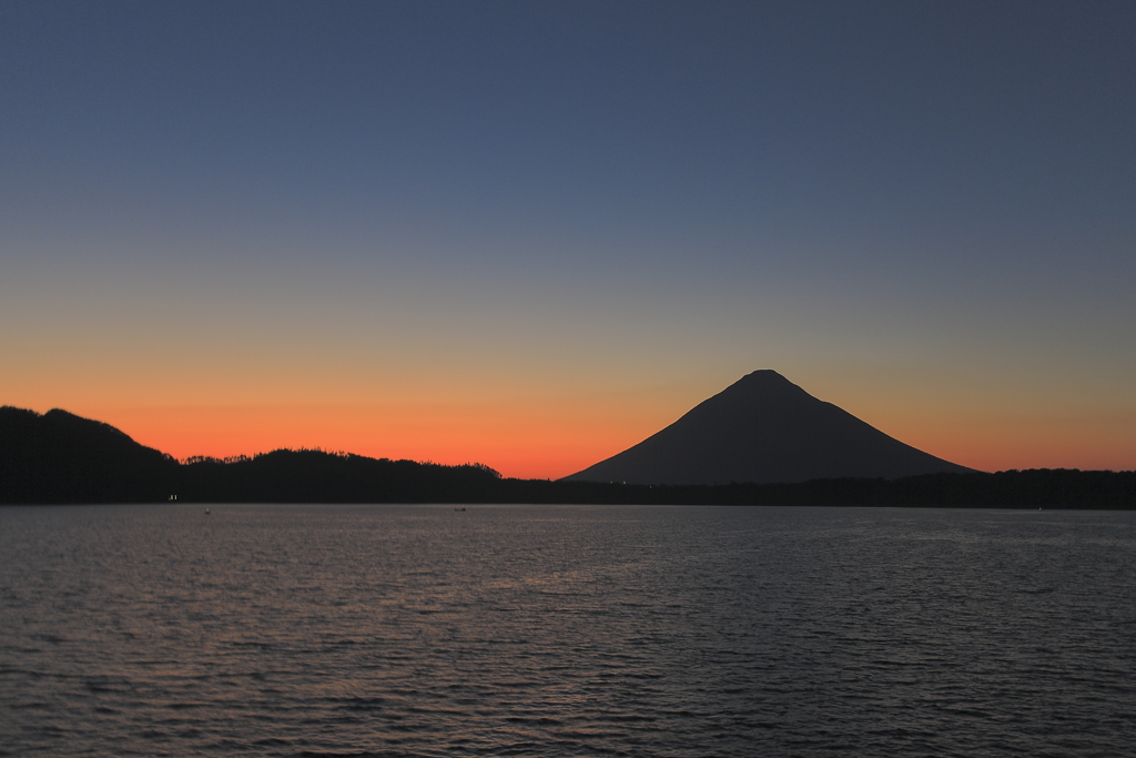 夜の顔(開聞岳)