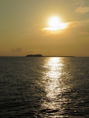 出砂島越しの夕陽