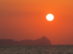 硫黄鳥島越しの朝陽