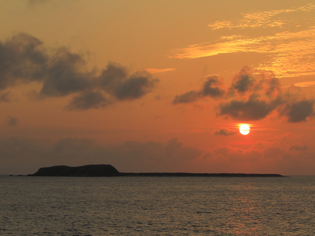 出砂島越しの夕陽