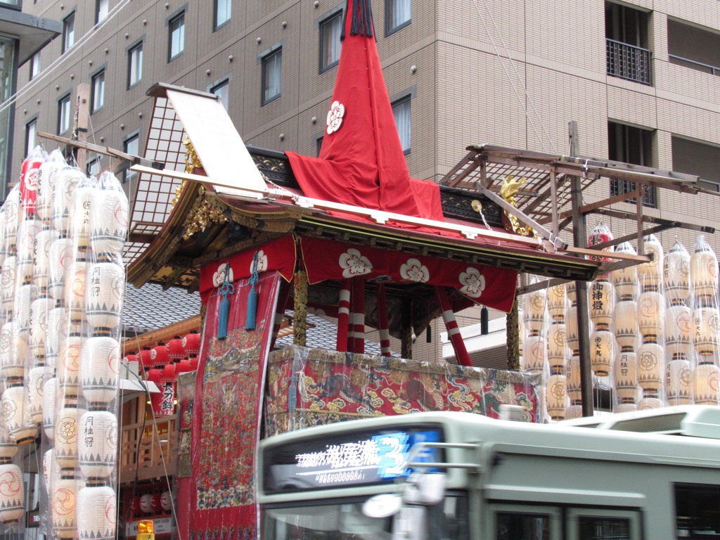 来年は歩行者天国に・・・