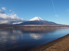 山中湖と富士山