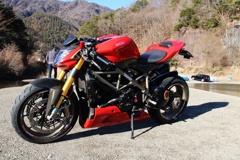 DUCATI ストリートファイター