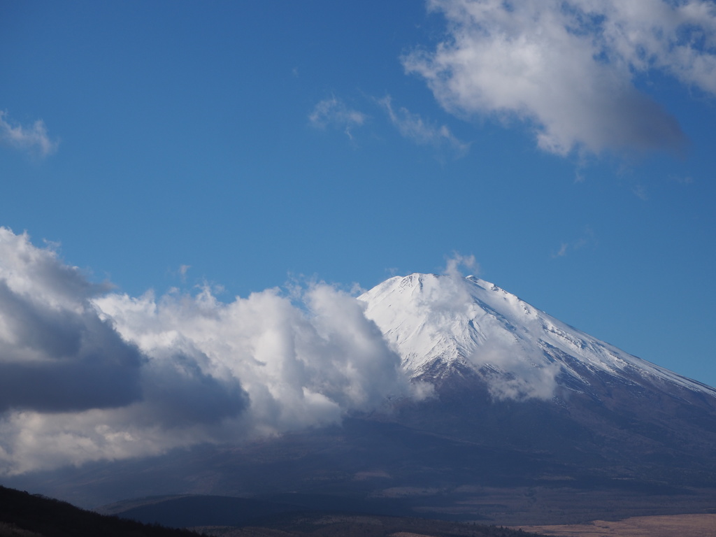 富士山にわきたつ雲