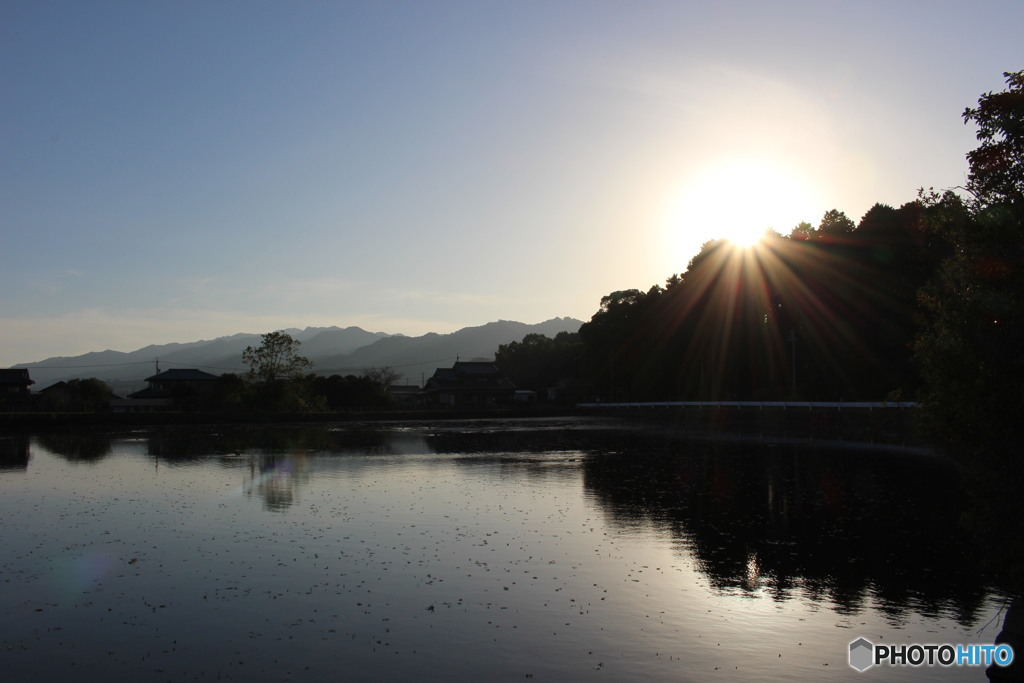 池と夕日①