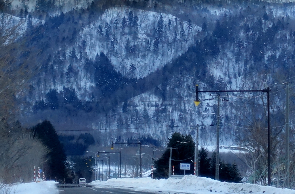 雪山のおなかをくぐる