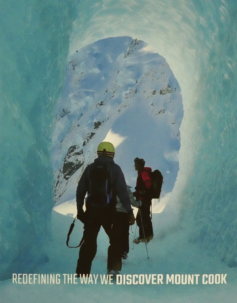 氷河の中を探検