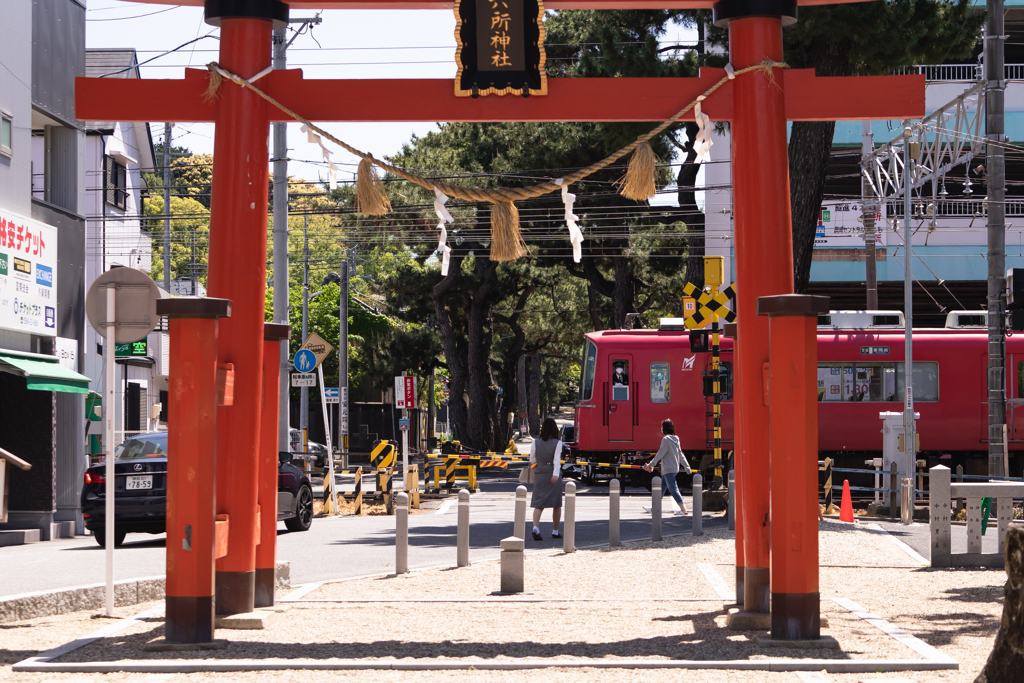 鳥居の向こう