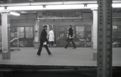 地下鉄駅　ワシントンスクウェア　２　NY