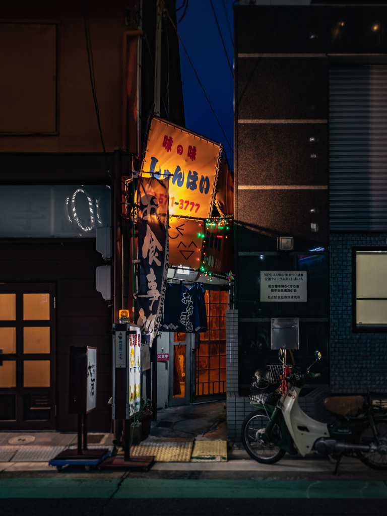 隙間に埋まる