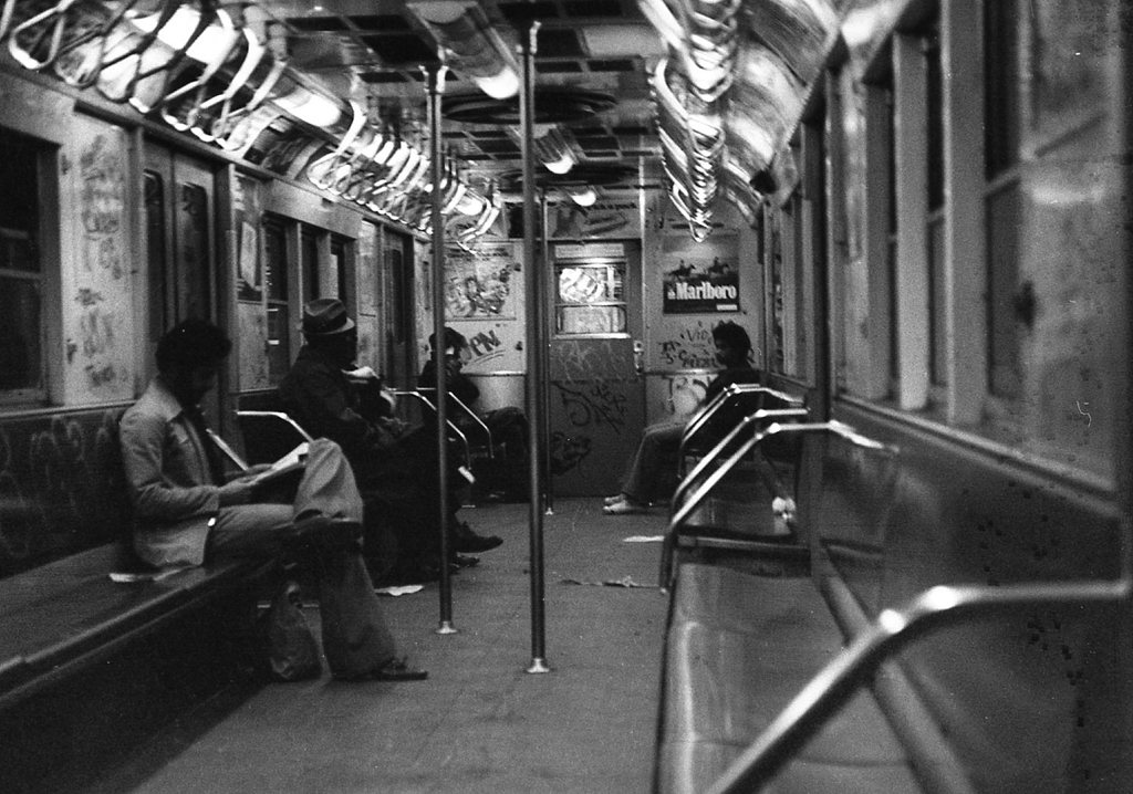 深夜のNY地下鉄