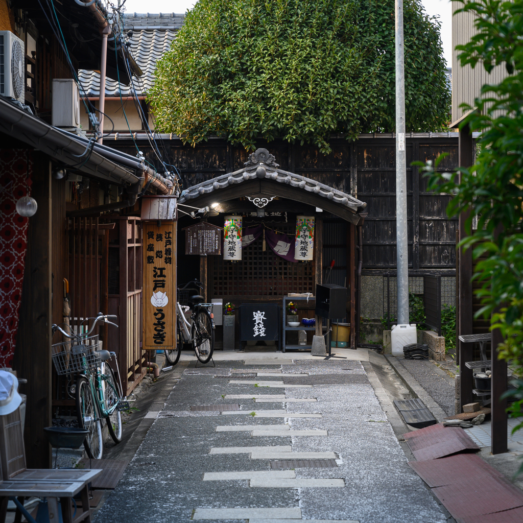 路地の突き当り