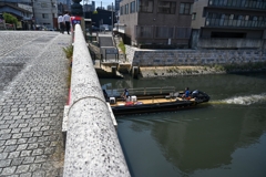 橋で