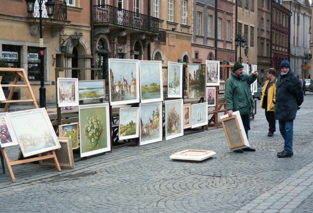 旧市街で絵を売る人　ワルシャワ