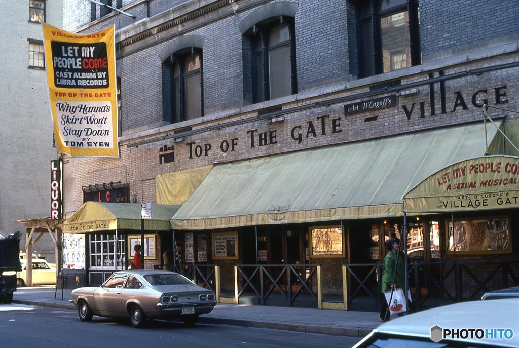 Top of The Gate   Village Gate  芸術の秋？ NY