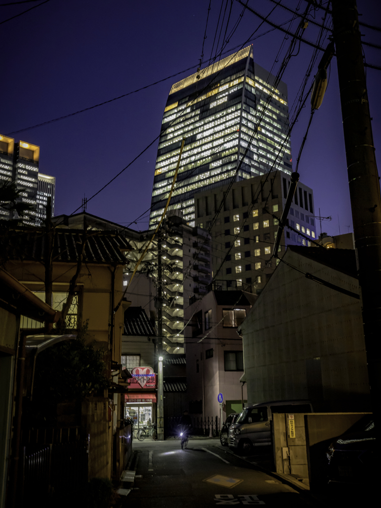 ある通りからの夜景