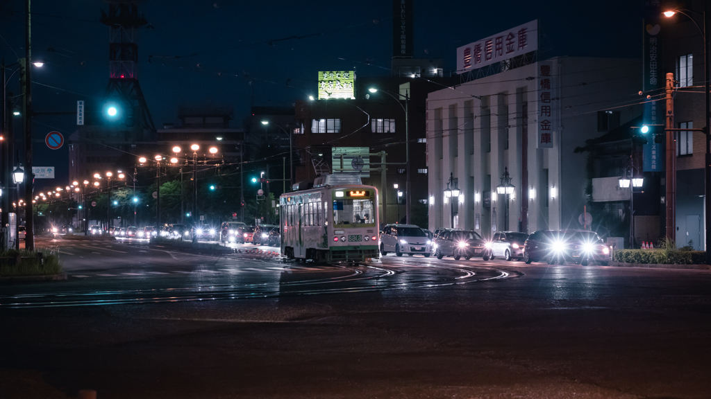 夜更けの市電