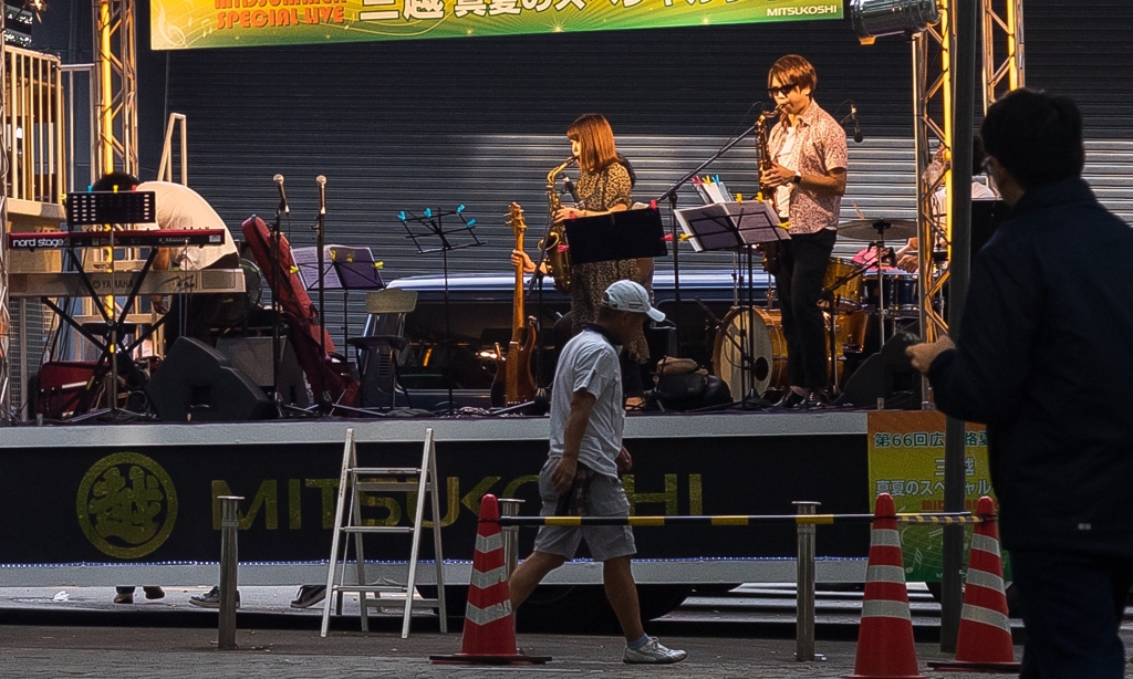 只今リハーサル中