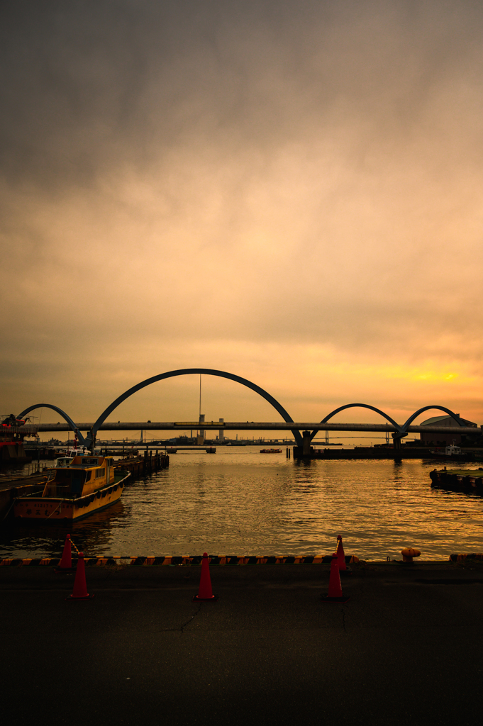 港の夕景