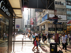 繁華街で　香港