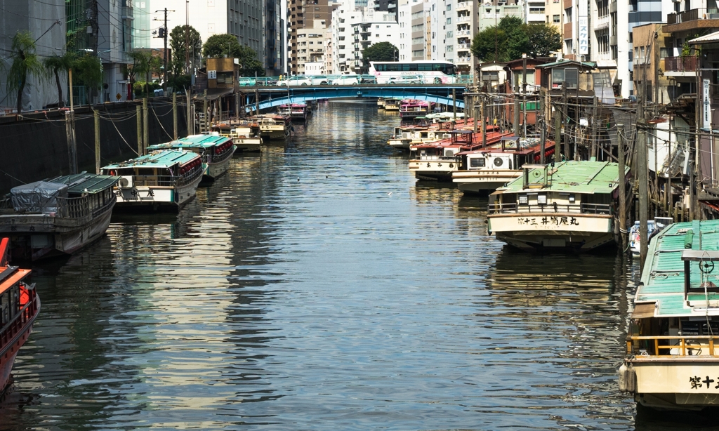 柳橋から浅草橋を眺める