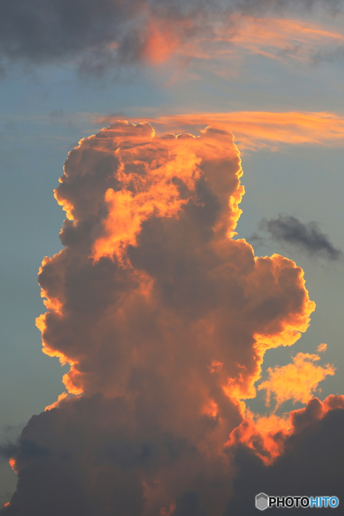 日没前の積乱雲