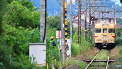 保線作業員さんが見守るなか