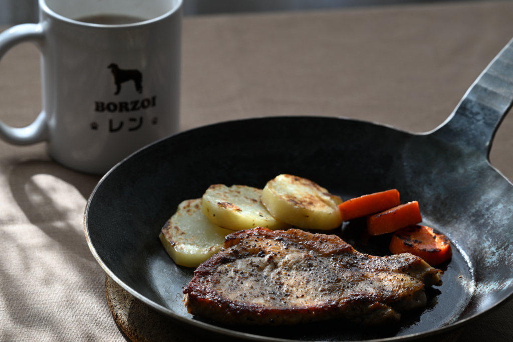 フライパンとステーキ