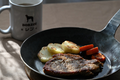 フライパンとステーキ