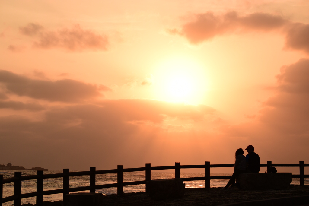 夕日と二人