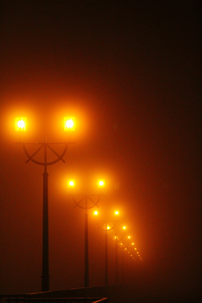 霧中の街灯