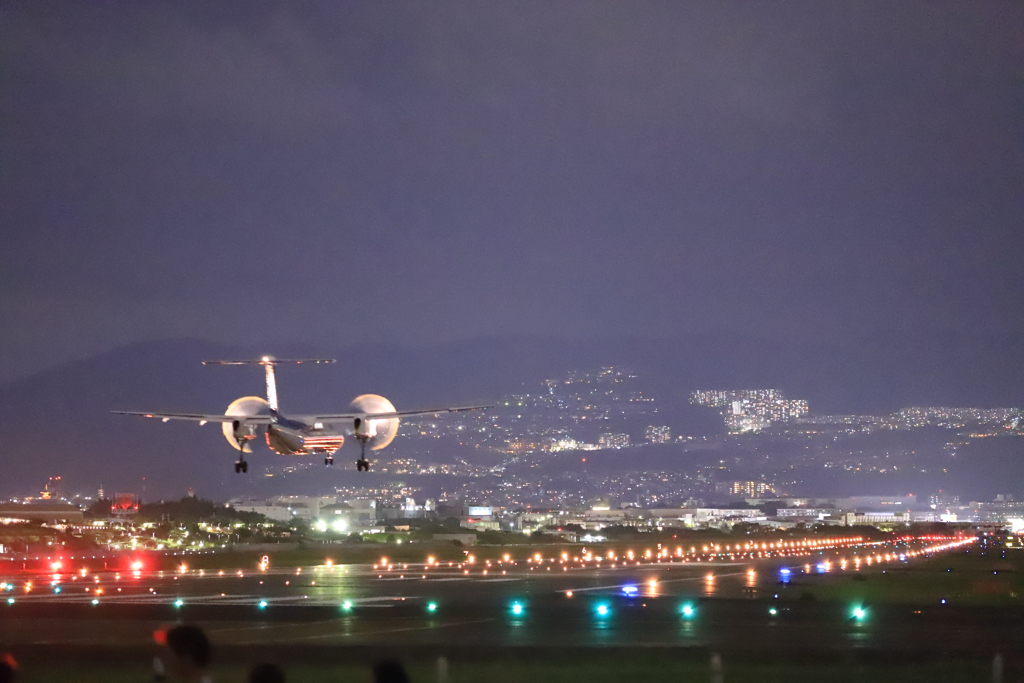 伊丹空港　千里川土手　ボンバルディア